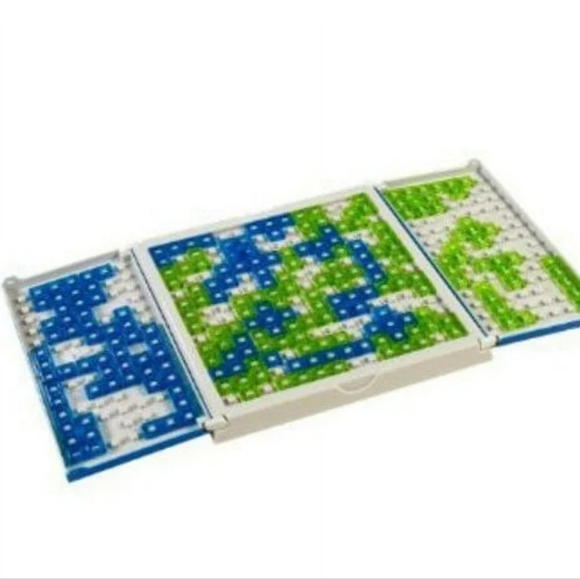 Mattel Blokus to Go! - Snap & Store Portable Strategy game - Picture 2 of 8